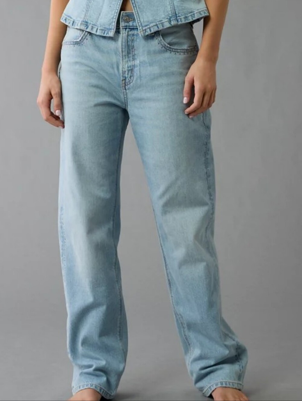 AE Strigid Low-Rise Ex-Boyfriend Jean in Glowing Light, 18 Short
